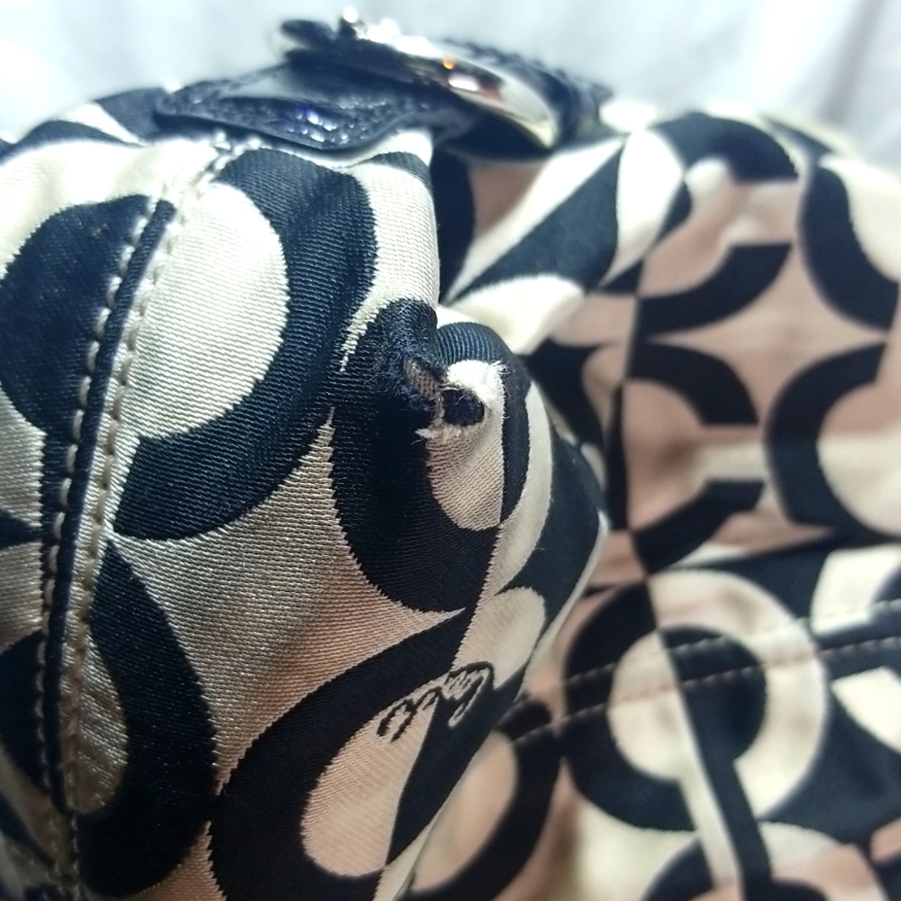 Coach signature canvas handbag NO.K0982-14587. - Picture 7 of 15